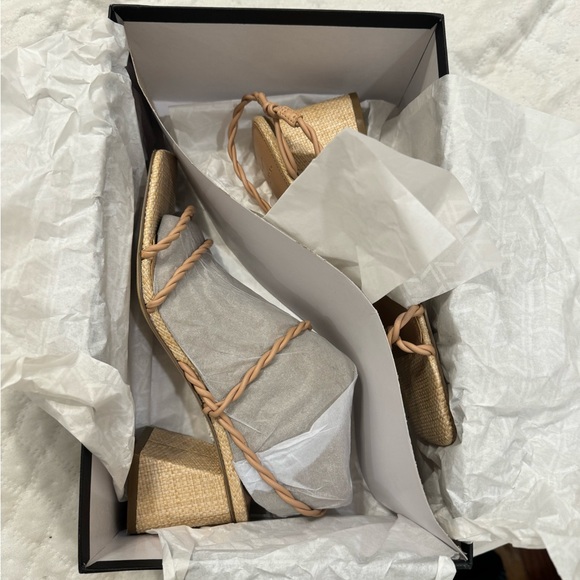 WORN ONCE! Marc fisher Carys sandal size 8 with box - Picture 6 of 9